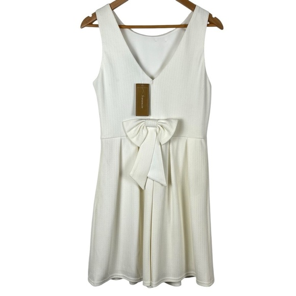 NWT Francesca’s Blue Rain Ivory Textured Dress with Back Bow Size Large - Picture 2 of 12
